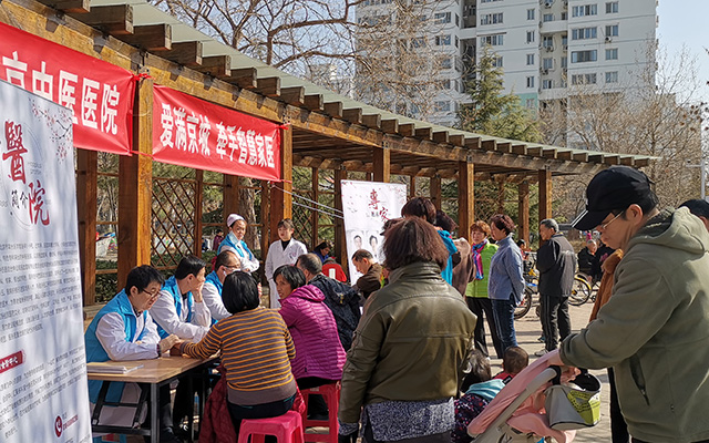 【学雷锋日】kaiyun开云,kaiyun开云(中国)举办“爱满京城，牵手智慧家医”志愿服务活动(图2)